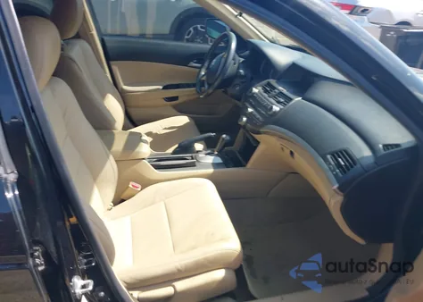 2011 Honda Accord Se z USA, uszkodzony, nr VIN 1HGCP2F61BA141576